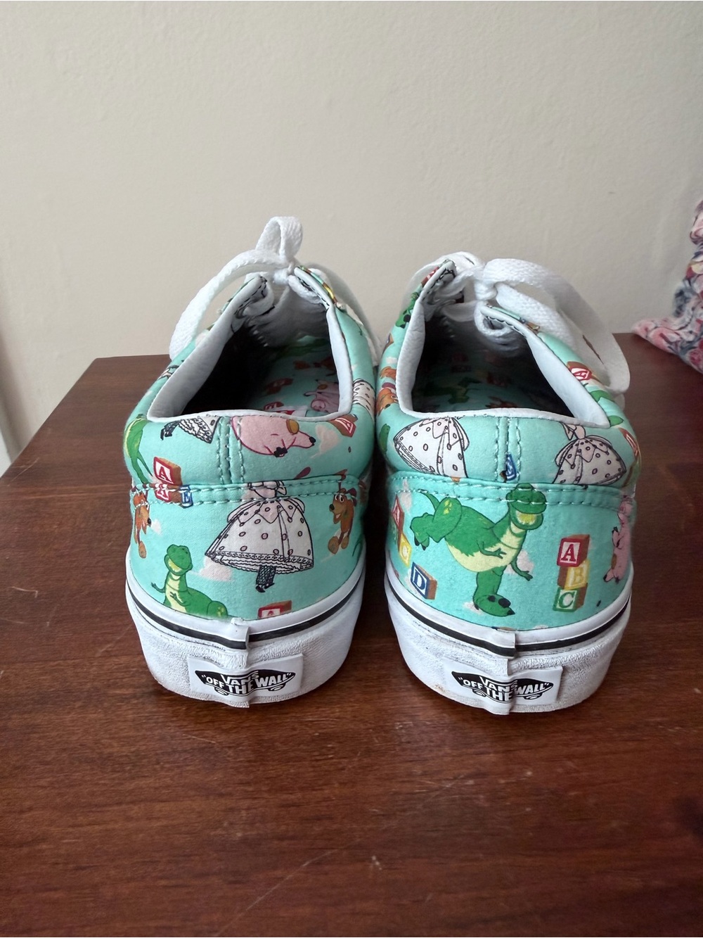 Vans x Disney Pixar Toy Story Andy Room Sneakers Size 6.5/8 Slinky Dog Keychain - Picture 6 of 12